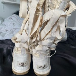 NEW UGGS perfect condition